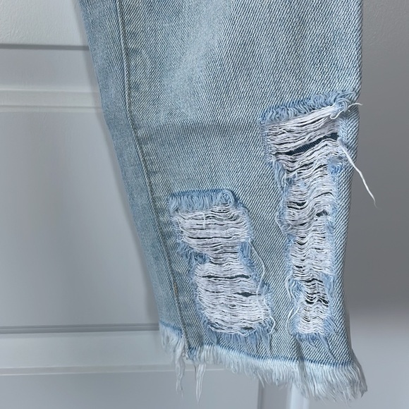 Hidden Jeans Light Wash - Picture 2 of 4